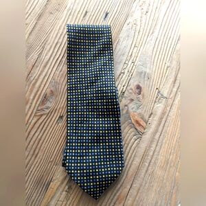 Tongue tied silk tie